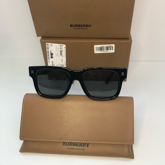BURBERRY Hayden BE4394 square sunglass black frame with dark grey lenses. - Picture 11 of 14